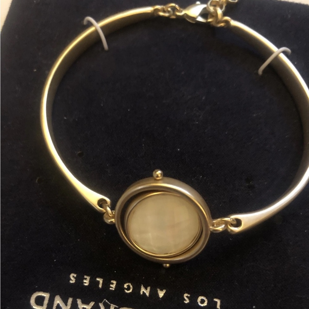 Lucky Brand Gold Tone Bangle With Reversible Natural Stone Accent NWT & Box - Picture 4 of 12